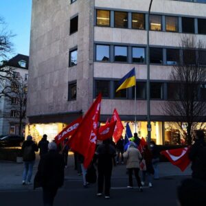 Kundgebung der SDAJ vor dem ukrainischen Konsulat in München (10.03.2022)