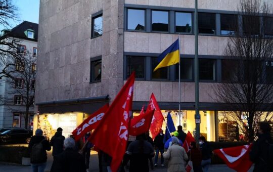 Kundgebung der SDAJ vor dem ukrainischen Konsulat in München (10.03.2022)